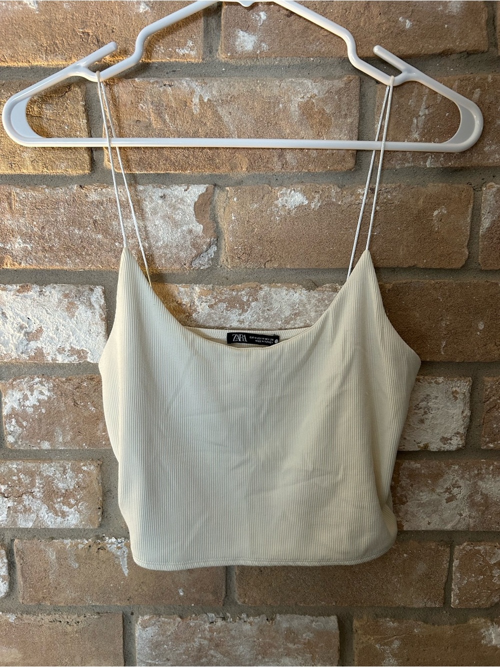 ZARA Cream Ribbed Spaghetti Strap Crop Top. Size Medium.